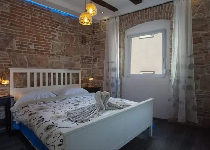 Historic Luxury Old Town Апартаменты *